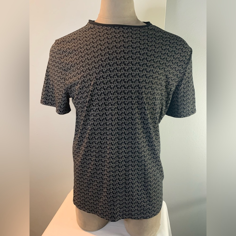 EXPRESS.Men's Black Patterned Shirt.
Size L/G